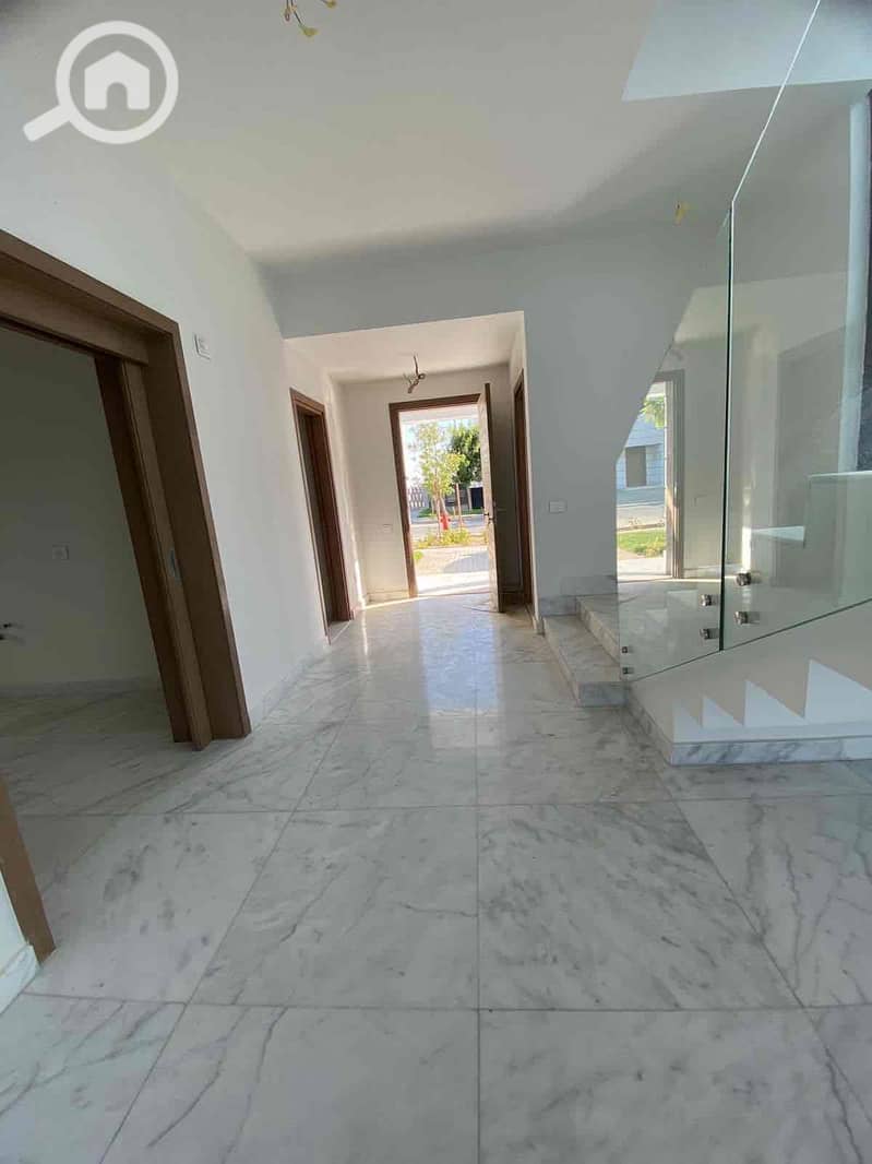 3 4c2444cb-e7e0-425c-aa45-431a6b16ceeb. jpg