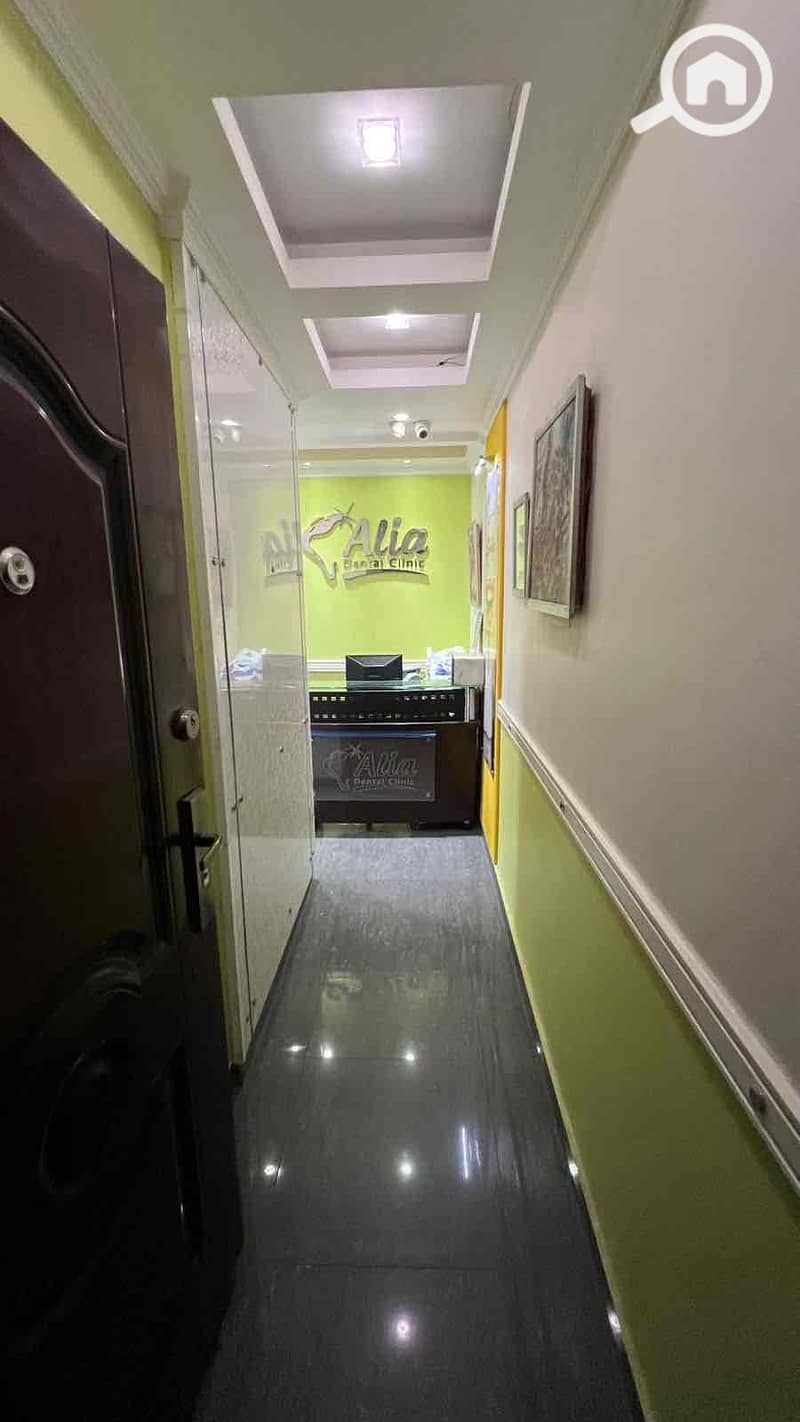 4 0f56dda2-86b2-468f-a84c-0b2758773949. jpg