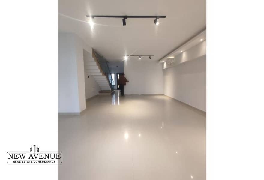 4 c8dab4ab-0bd1-4848-a6cf-c0d426fb358c. jpg