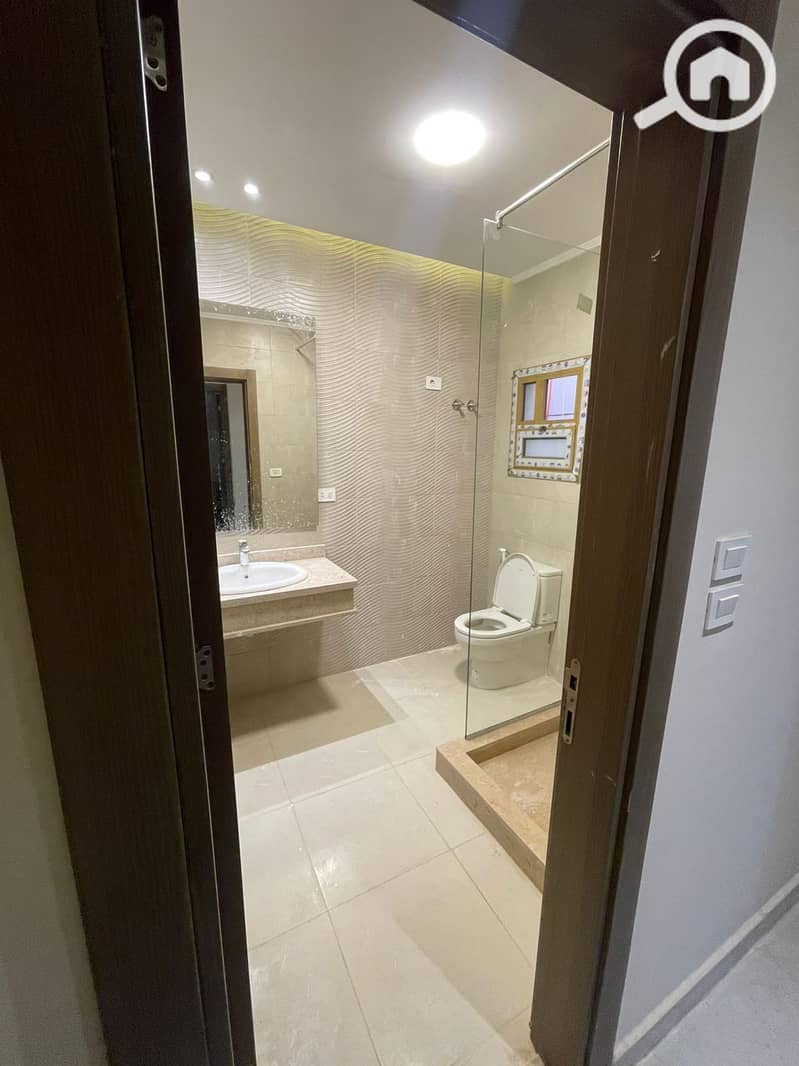 4 d7a2a09c-860f-402b-bd2e-6c74dd3c28bf. jpeg