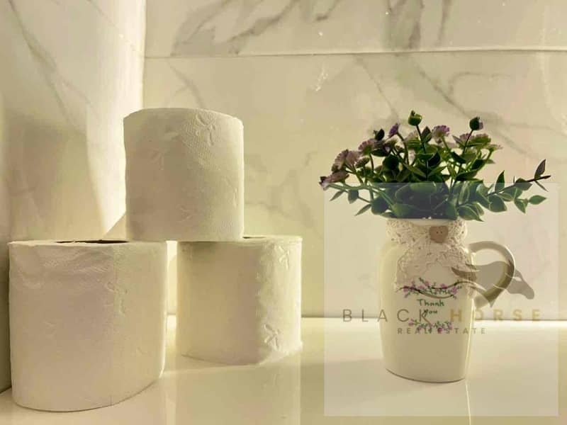 27 03f9c87b-d2e1-4ed0-98d7-c8e4a0ebc366. jpg