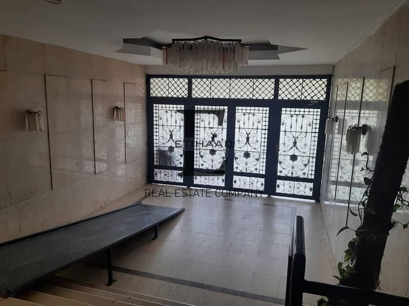 10 90a833a3-5d07-498e-a959-52bc87a64090. jpeg