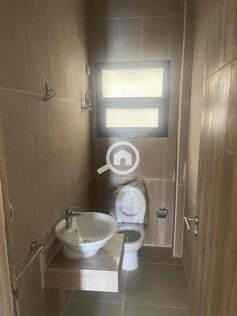 3 1f285c00-03f8-414c-b5f2-d3559af519e5. jpg