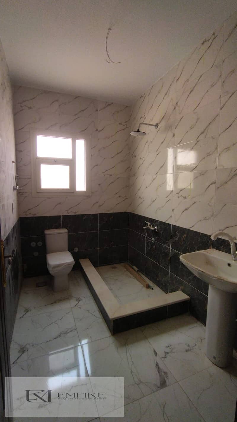 4 94b202bd-25dd-4040-8684-d303e81be6a7. jpg