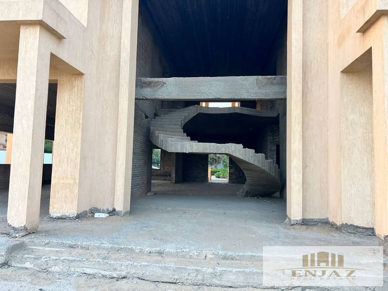 12 WhatsApp Image 2023-12-01 at 12.05. 22_34bec864. jpg