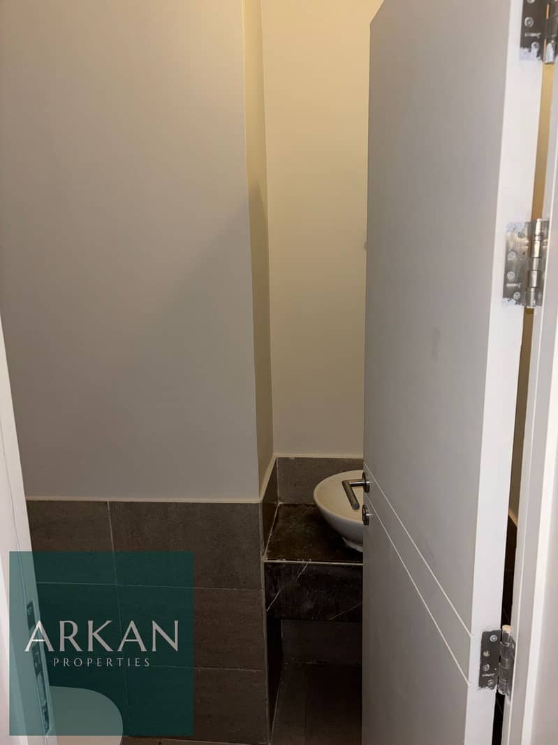 8 db37ed74-e49d-4ede-8763-da9fbaa4f59f. jpg