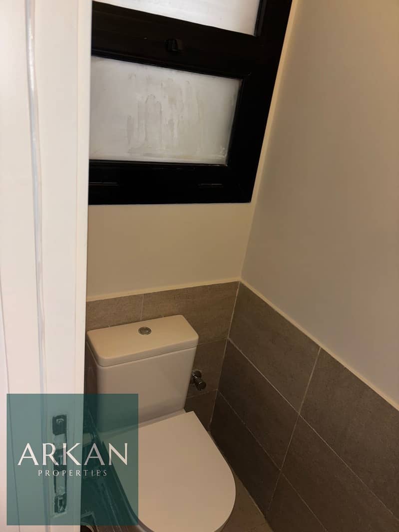 9 f50569b8-bf64-4e69-b31d-ab4ca254dbde. jpg