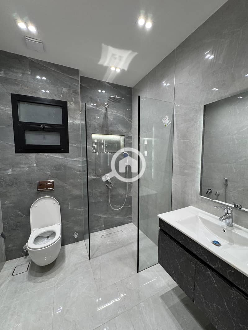 9 8abb6c0f-7a1e-43f7-80e3-fc39bf556fde. jpeg