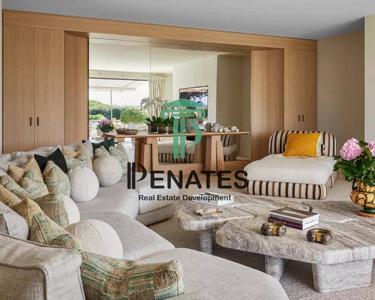 17 This luxurious Saint-Tropez villa, with its many sociable spaces, exudes joie de vivre. jpeg