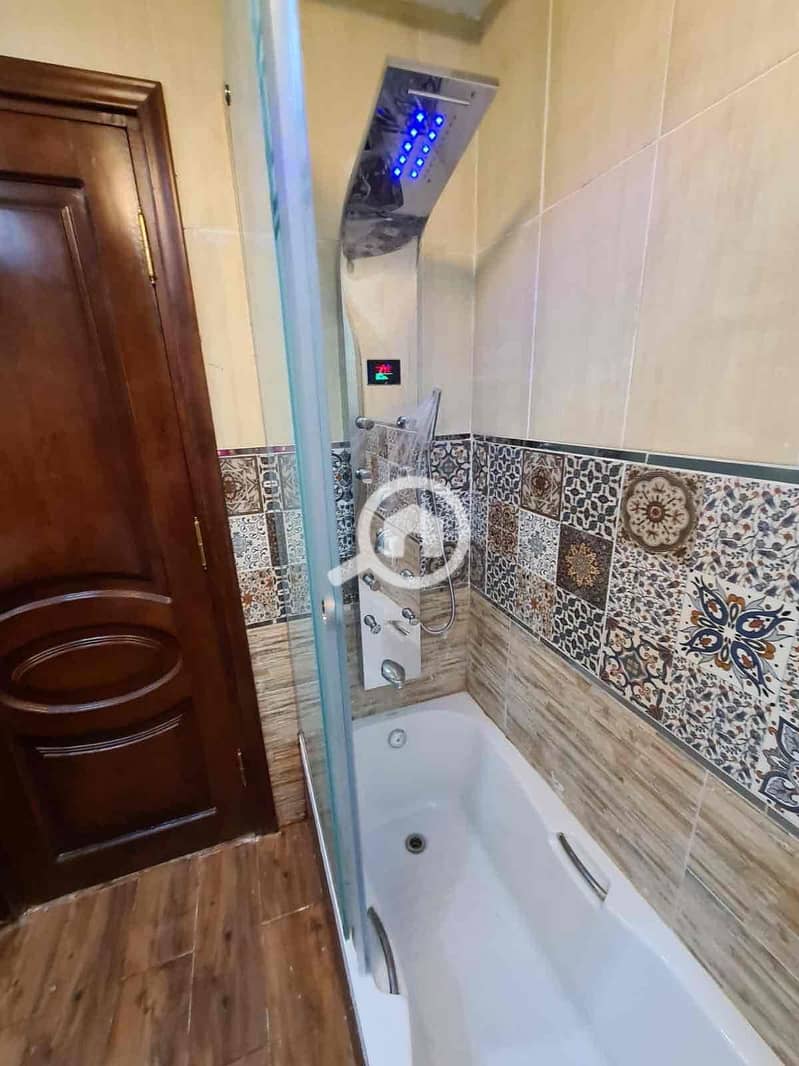 10 10e6edcf-bc02-48c0-bfcd-a89533a6556f. jpg