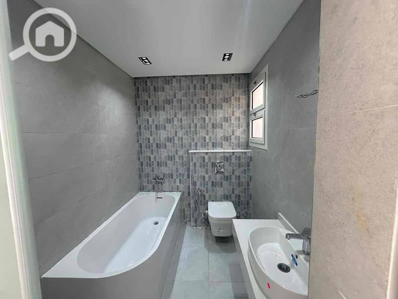 4 2cfe96f3-0367-4cbd-ac2e-1f14e5484317. jpg