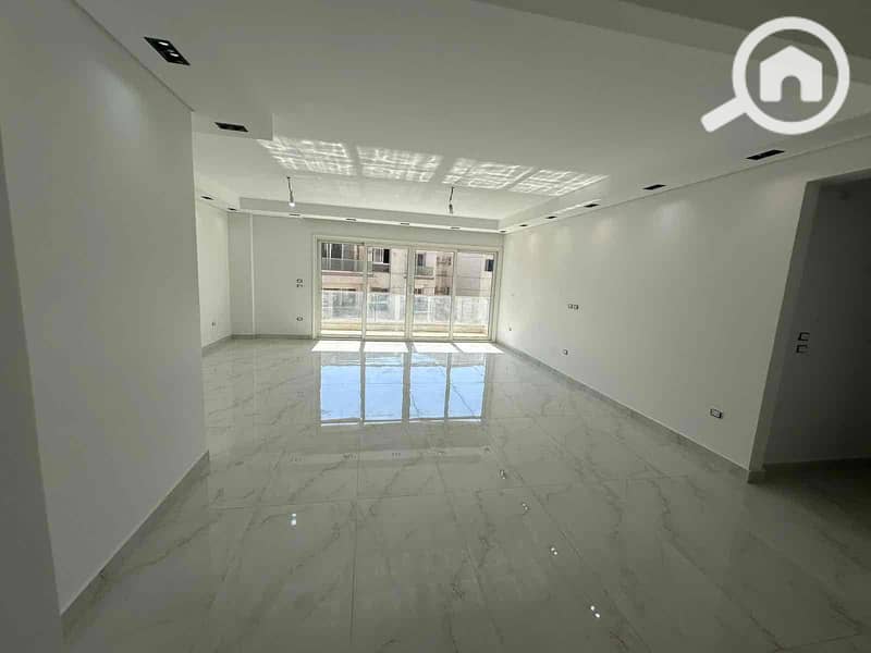 8 ef3d5f27-02ec-42f0-9669-8e9a5013b1f8. jpg