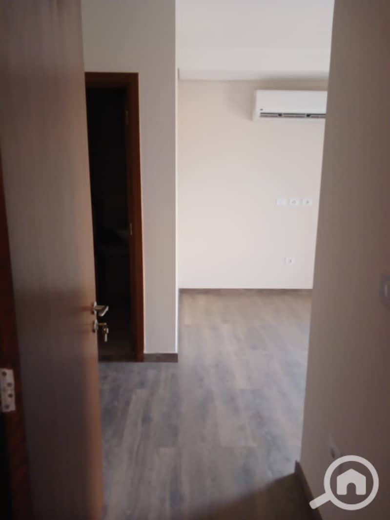 5 WhatsApp Image 2025-10-29 at 19.14. 22_089c8de2. jpg