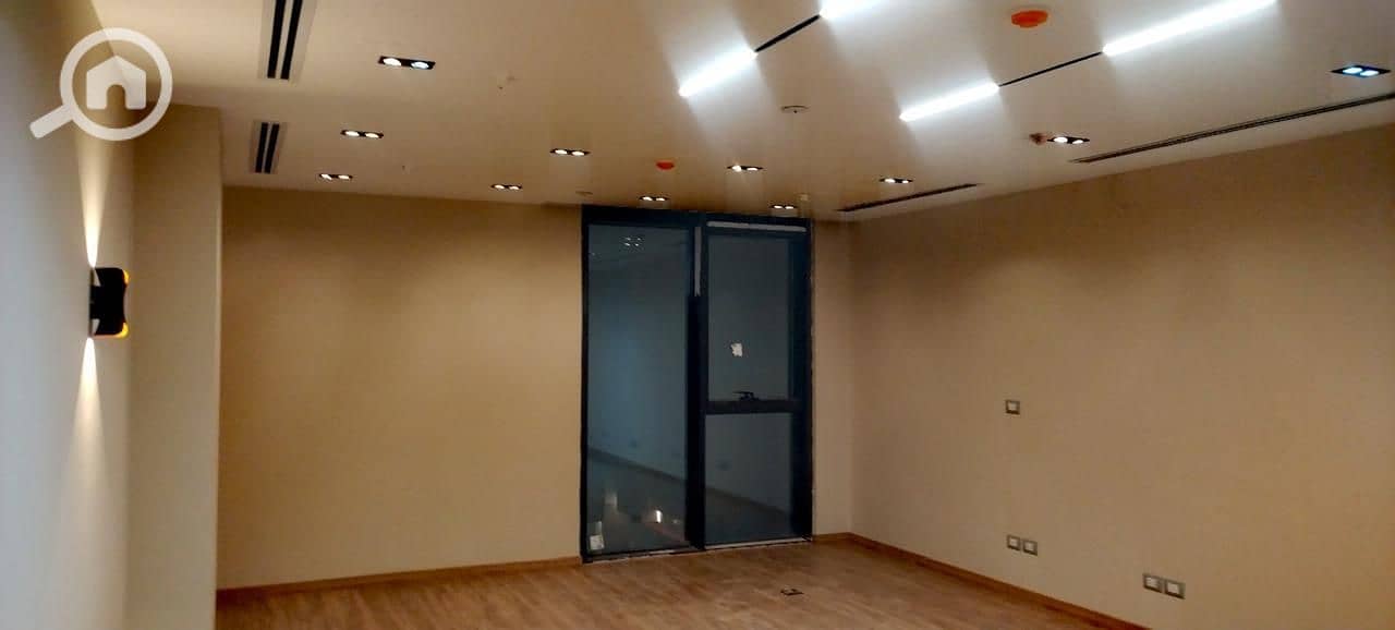 8 WhatsApp Image 2025-10-29 at 17.55. 25 (1). jpeg