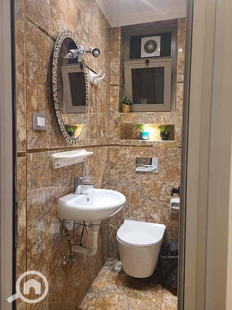 11 fe1073a0-0554-4677-a0e8-2f435f69aafa. jpg