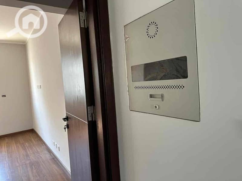 9 714bc1a4-9646-46f1-98c3-75b95a9892a4. jpg