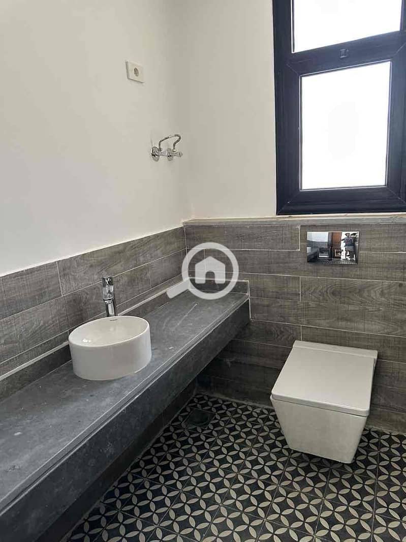 12 07695a56-1e88-4c02-8b28-c4cc732df6fa. jpg