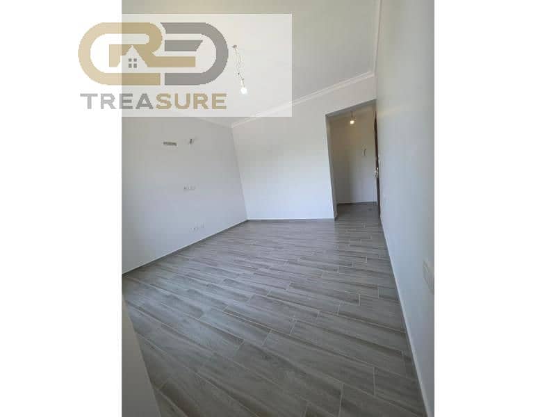 5 WhatsApp Image 2025-09-22 at 3.18. 22 PM (1). jpg