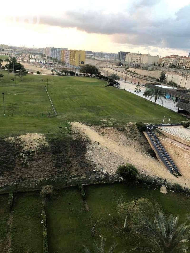 2 f67285e2-d48e-488d-a349-2b7c49fe6c6c. jpg