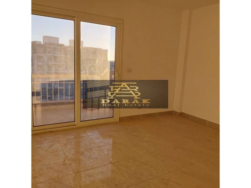 10 3715f728-474e-46d7-867a-57658f98a2a3. jpg