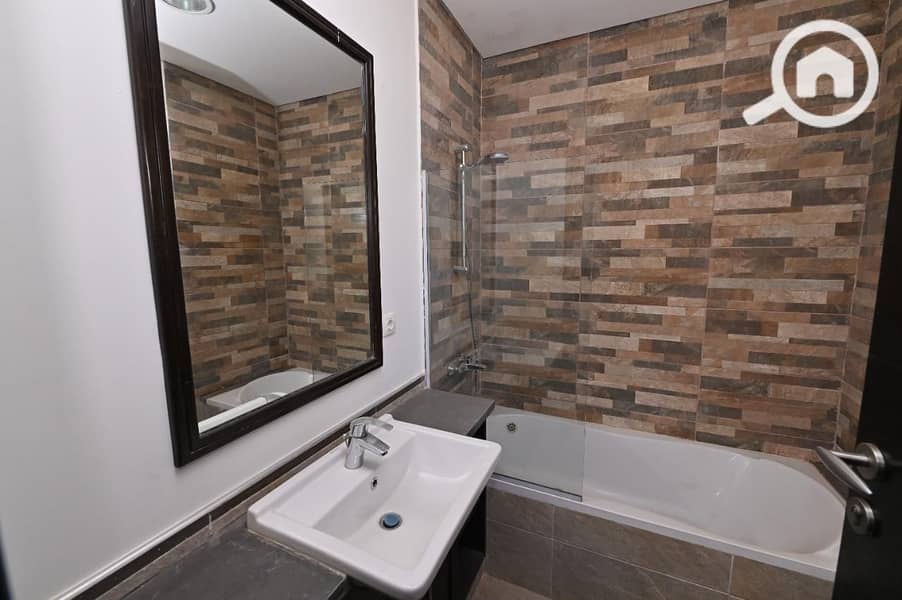 15 a172738e-44a9-49c1-b74f-94425c2de66c. jpg