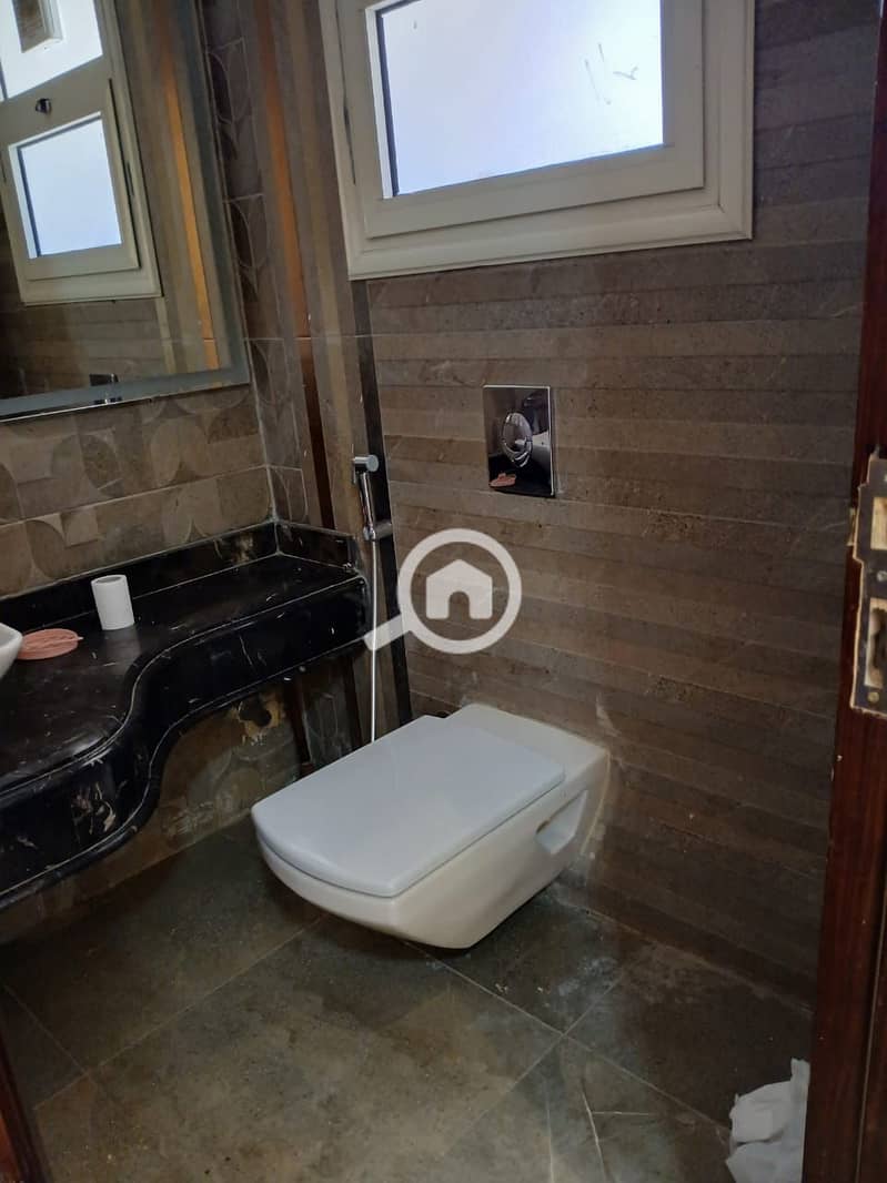 30 a55a6879-5f16-402f-b1e4-3fd371f035d7. jpeg