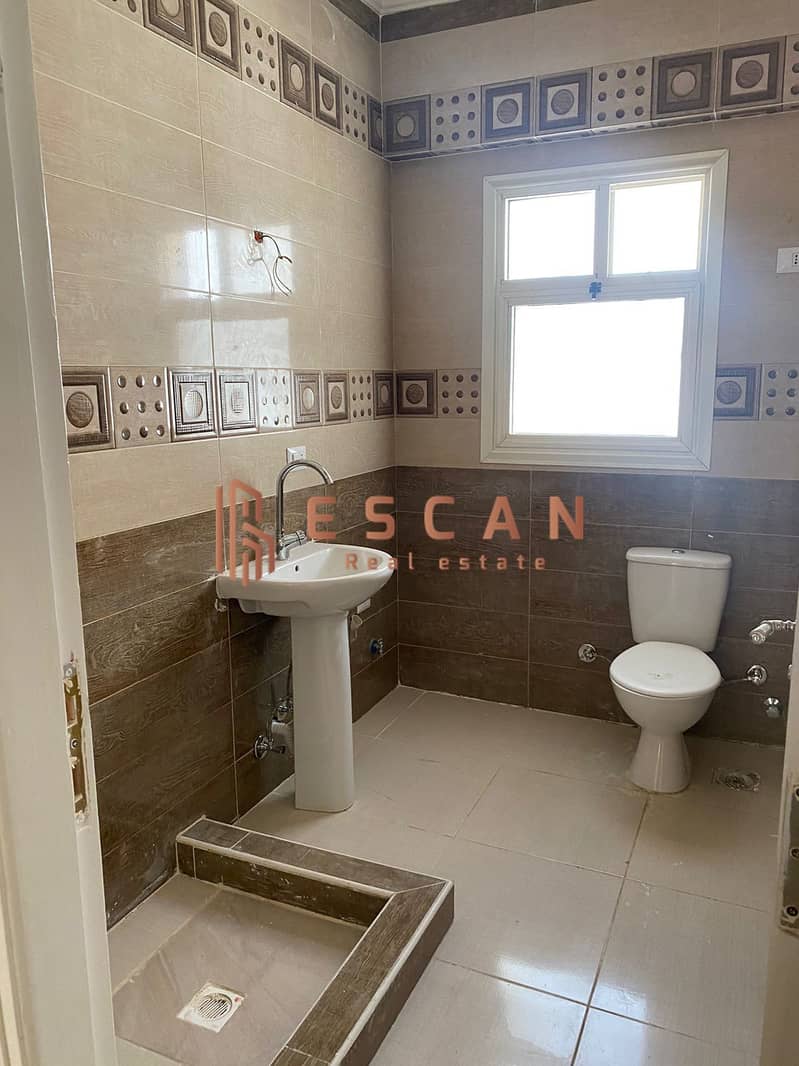 12 U527100 (9). jpeg