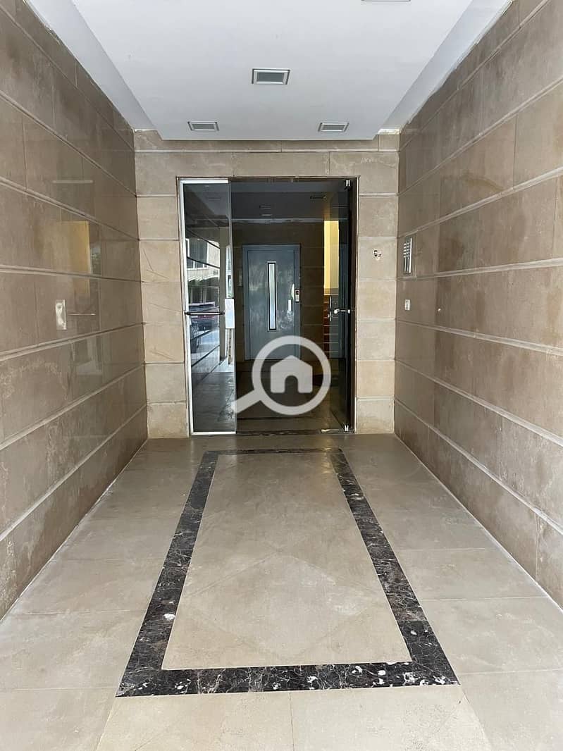 10 c0e2e747-337e-425b-b20b-bacea133e8aa. jpg