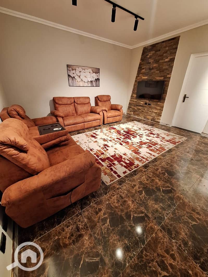 15 b502dc29-8185-4475-95bb-7634cfbbb511. jpeg