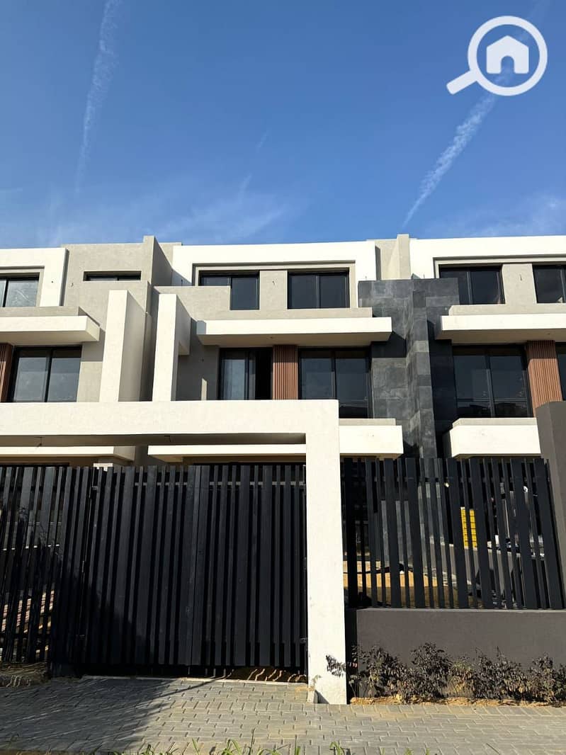 2 102b79e5-3f88-4eef-827c-62cc81a8c3f1. jpg