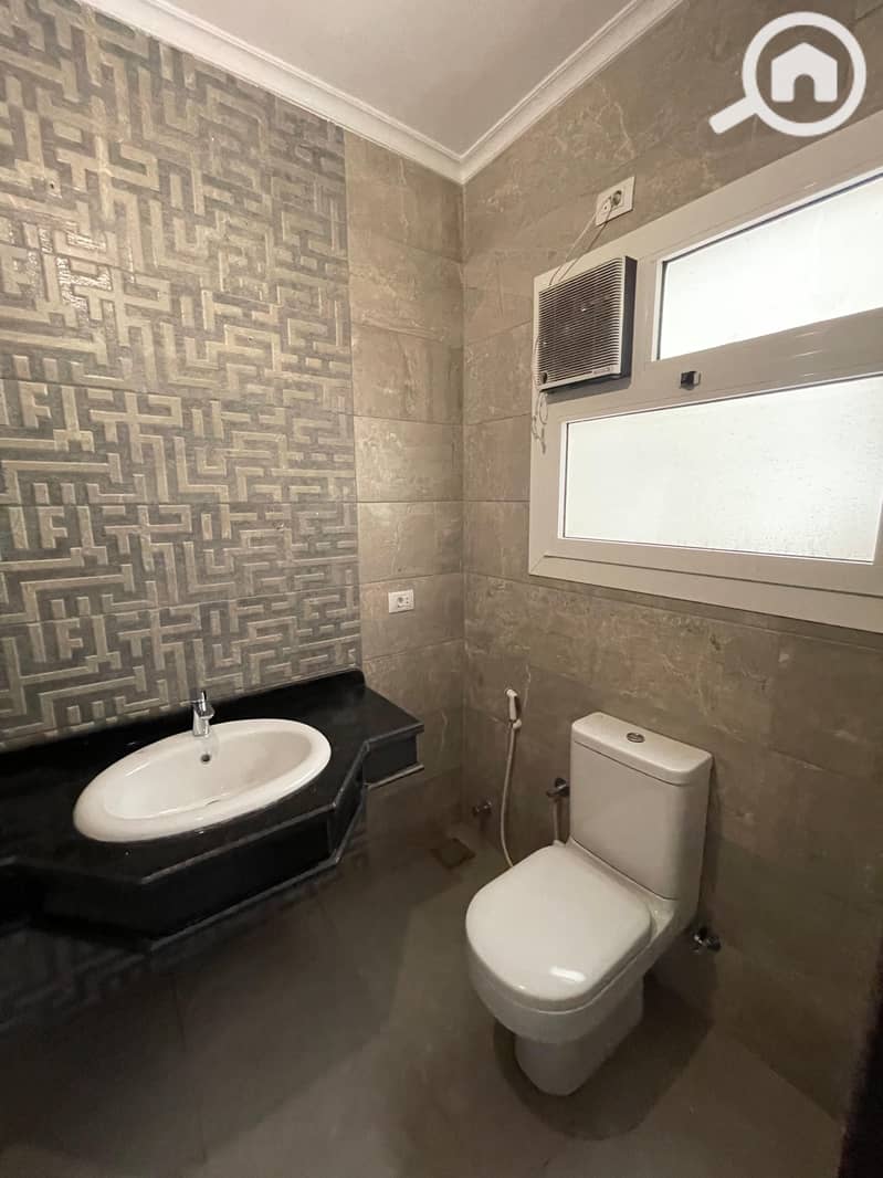 4 73c18c1f-6906-4c79-8d8d-b9ec4351b8de. jpeg