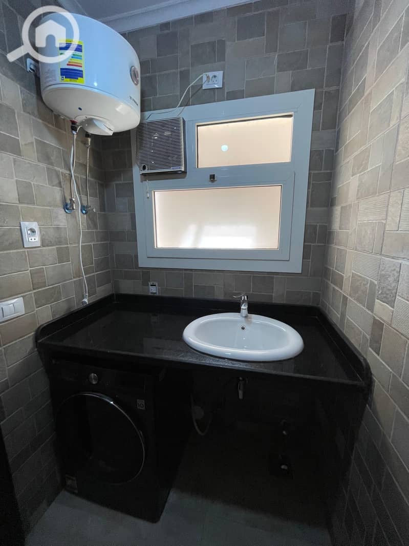 5 4e8e8daa-a5c4-42d4-8665-f4b8fff08795. jpeg