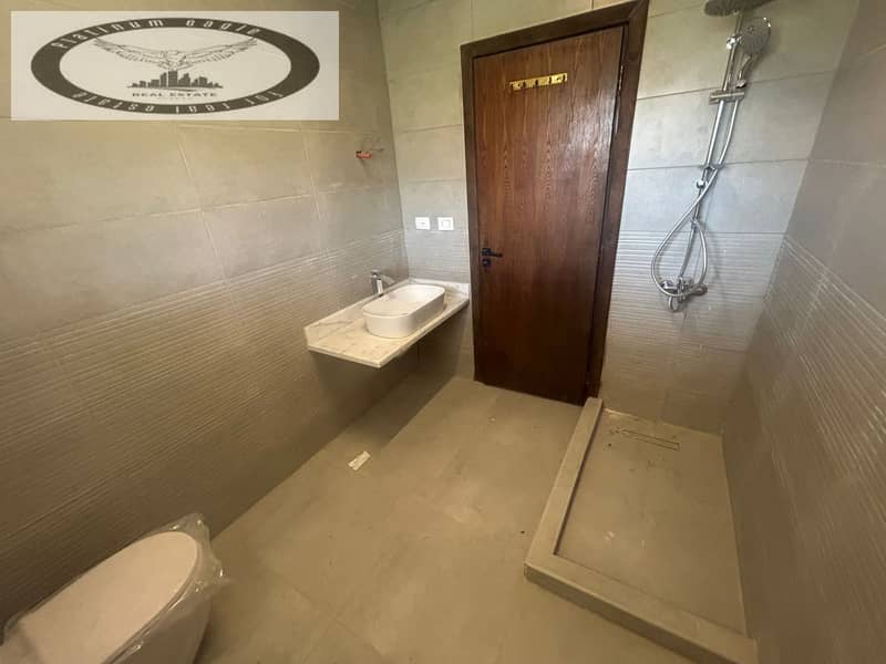 12 a27f0f94-74d1-401e-a63b-c72ba7a8db4e. jpg