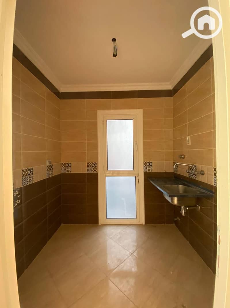 10 WhatsApp Image 2025-10-30 at 10.52. 47_5eae8aaf. jpg