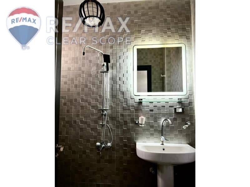 8 35adaf5c-e3c3-47a9-b43d-e01d6ae69986. jpg