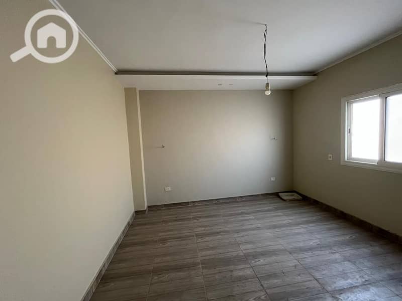 9 a3f110f1-cebf-4704-b8bb-f2fd3ea7d880. jpg