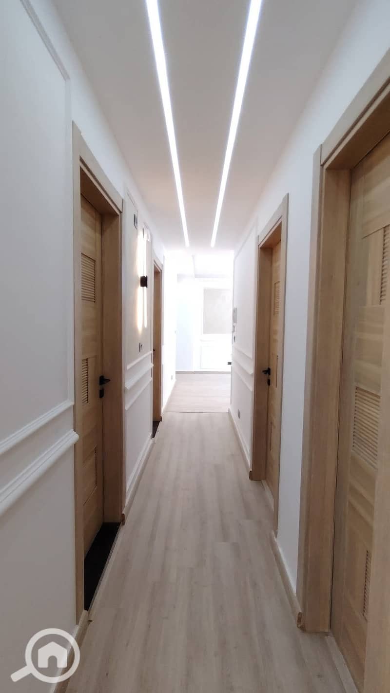 5 d74d7364-e940-4c86-9acf-3043f817e5af. jpg