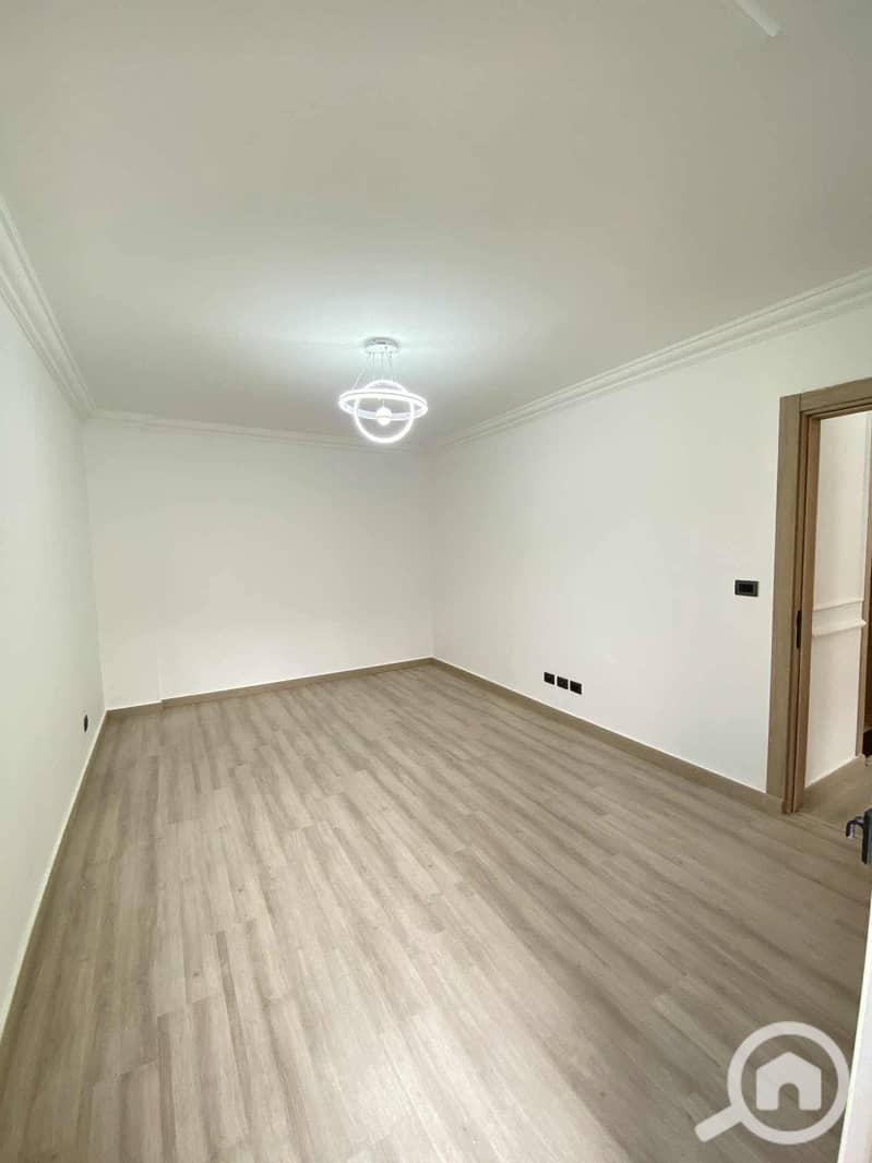 6 d85f9ef9-5fa3-43f3-8706-51d6dbb22d43. jpg