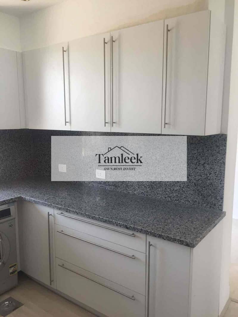 2 e4b50bb5-d574-478c-920c-61fdd27400a6. jpg