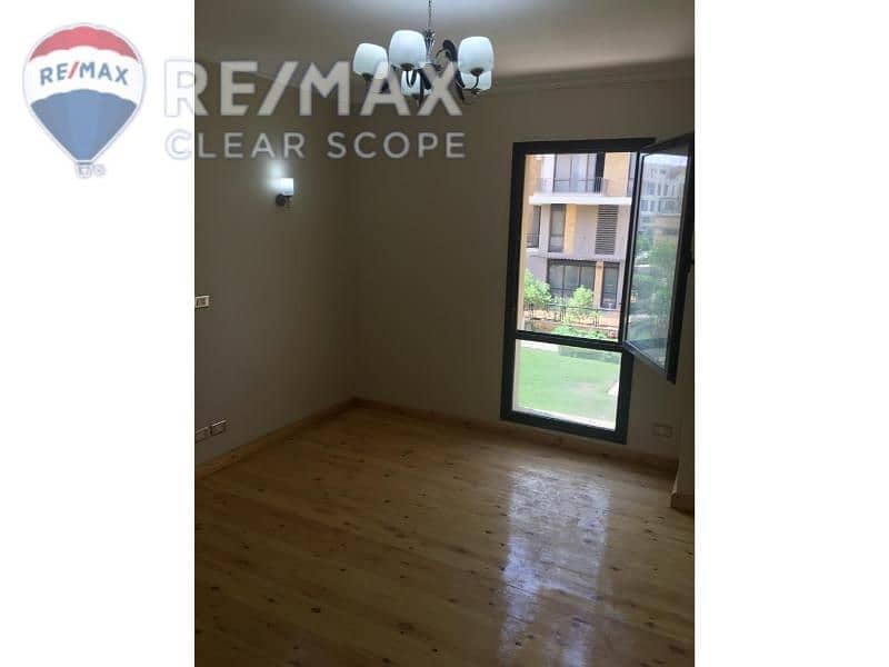 12 e8d8ca6f-3bd9-4746-a55a-ab7f7b486023. jpg