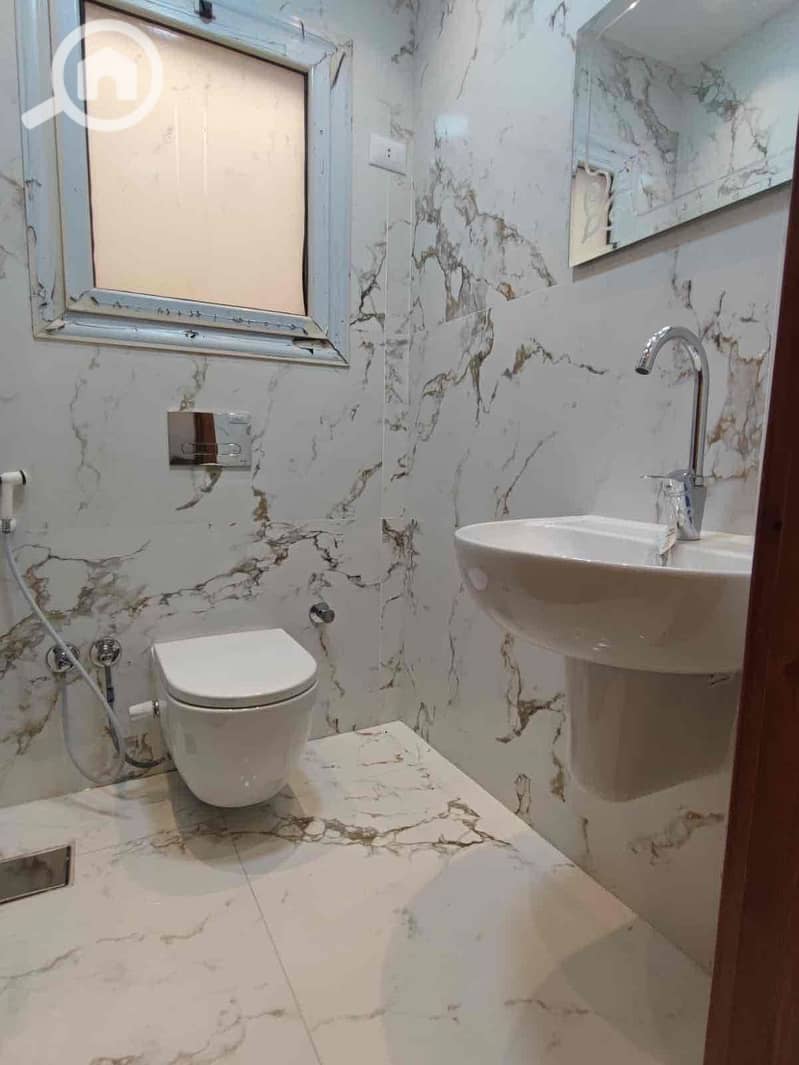 32 463465a6-4a82-4f31-8cd0-c42fd3cb1552. jpg