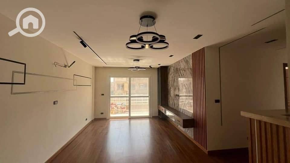 4 3aff73cf-8086-4603-a7bc-7d202dffad9f. jpg