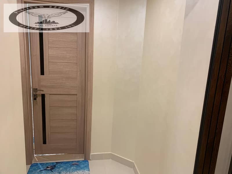 12 c589fa34-0dde-4868-b858-e3b89e14e523. jpg