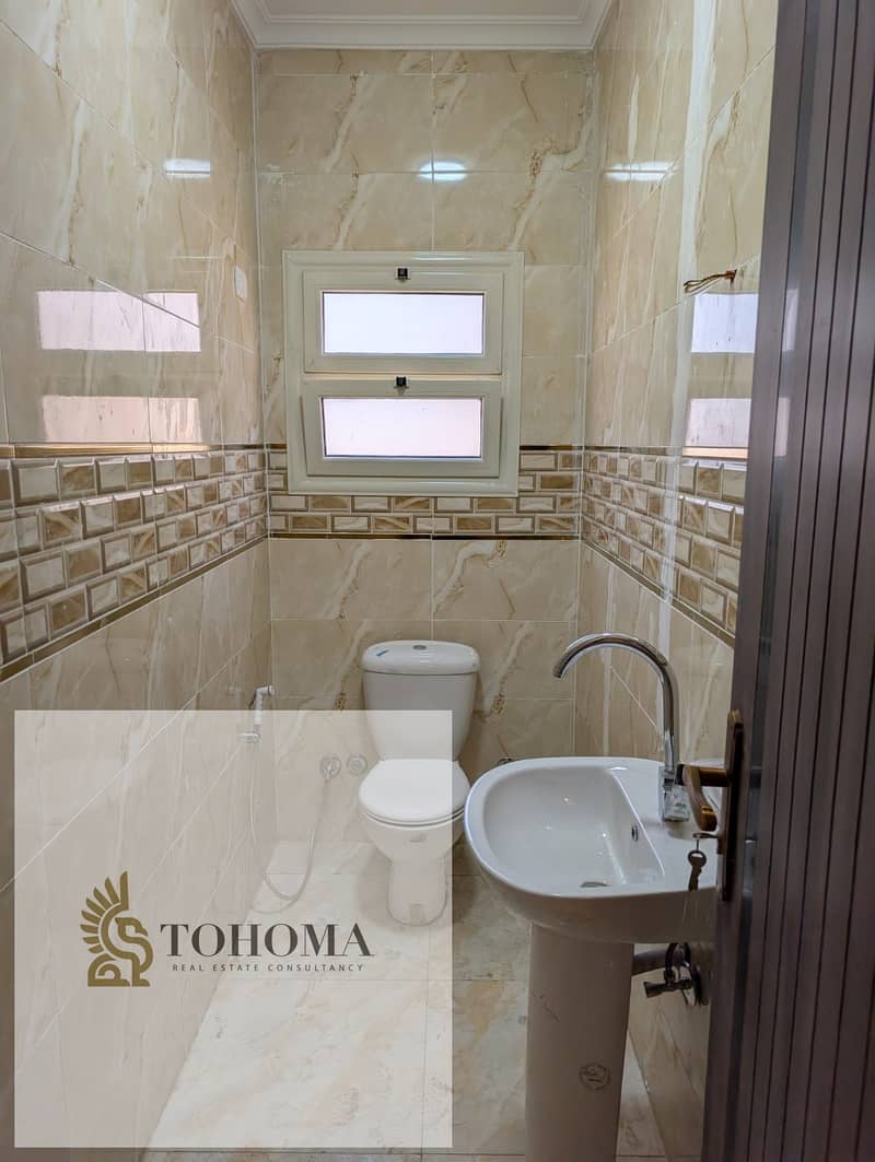 5 e05f92f7-7471-4edb-8d15-adcf1e2ce937. jpg