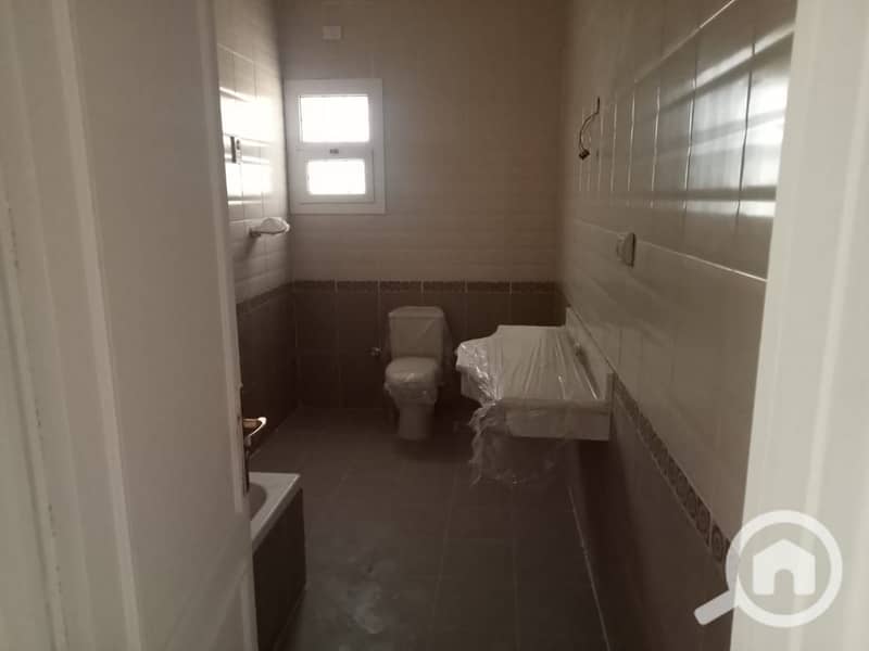 4 9b5be7cd-f063-47e6-afd2-efe0ebaf15b1. jpeg