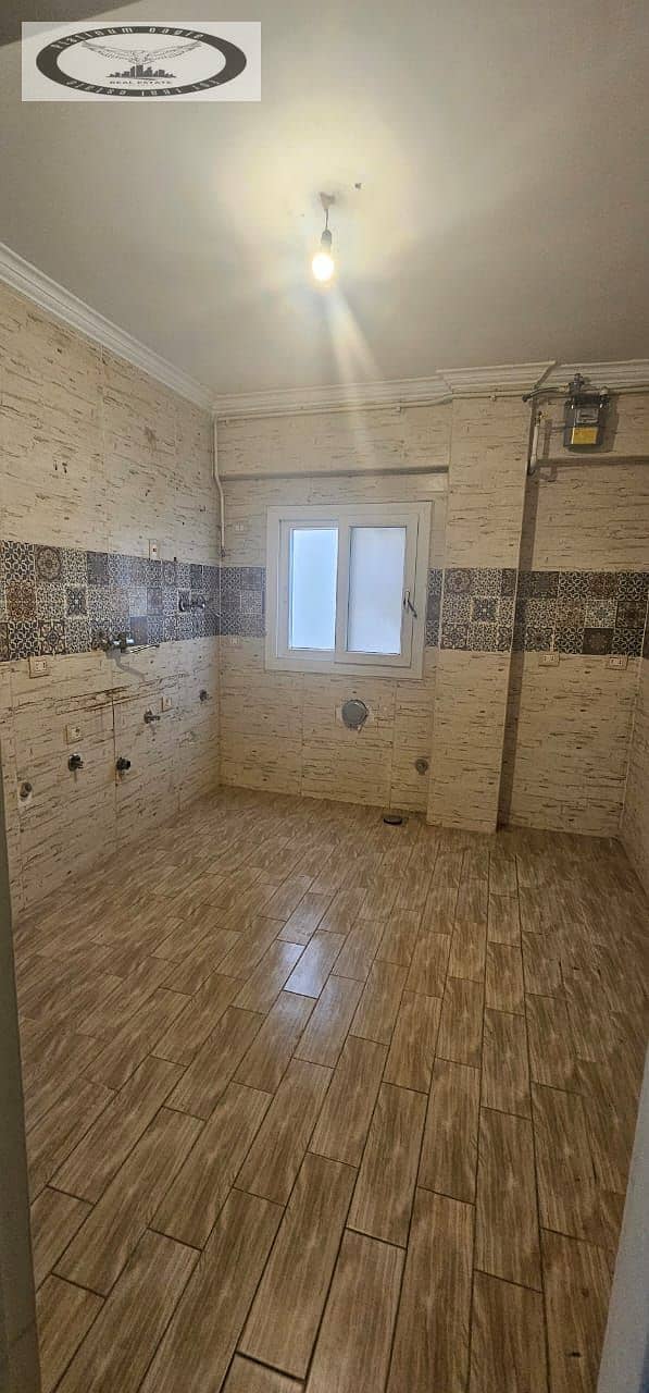 12 d3b3db29-9c11-4bc8-8800-6d2f52404fa0. jpg