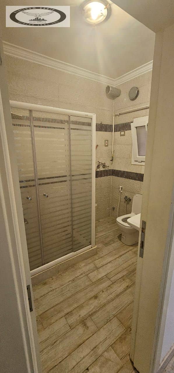 14 bf77ed3e-1569-42a3-8116-e30d025de155. jpg