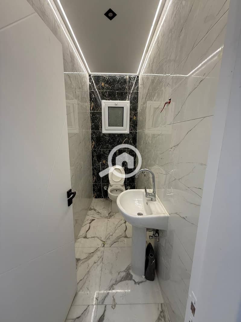 12 WhatsApp Image 2025-10-20 at 9.16. 35 AM (3). jpeg