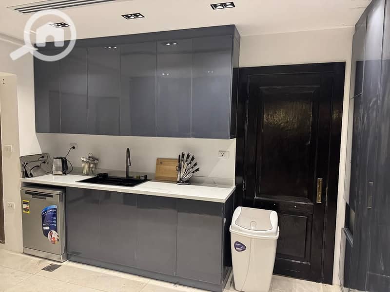 8 77c39a5d-1763-4996-8e88-1698a5d42686. jpeg