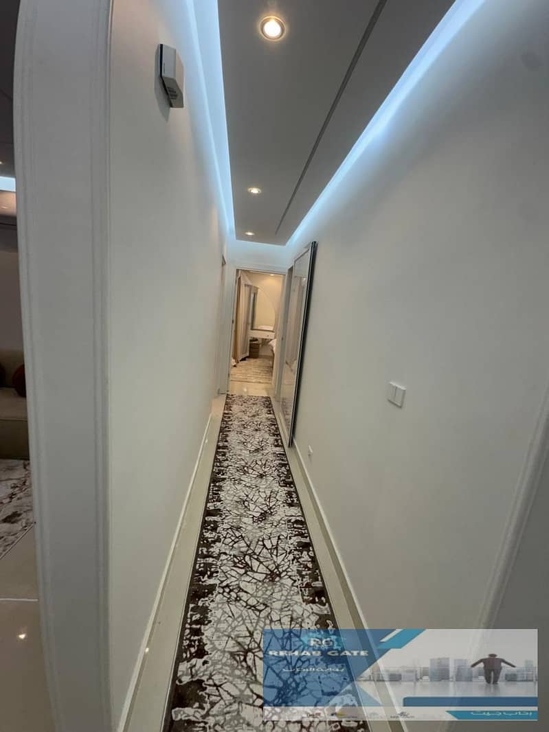 2 8cec8426-2a9a-4145-8323-479598e259ed. jpg